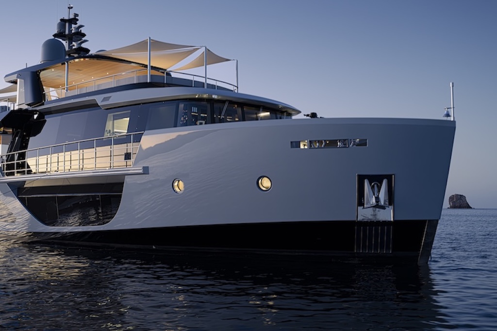 Alpha Yachts Spritz 116 — bow view